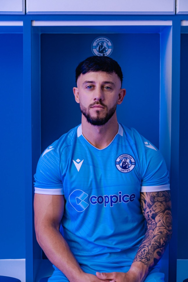 Cam Strinati Signs for Cambrian United
